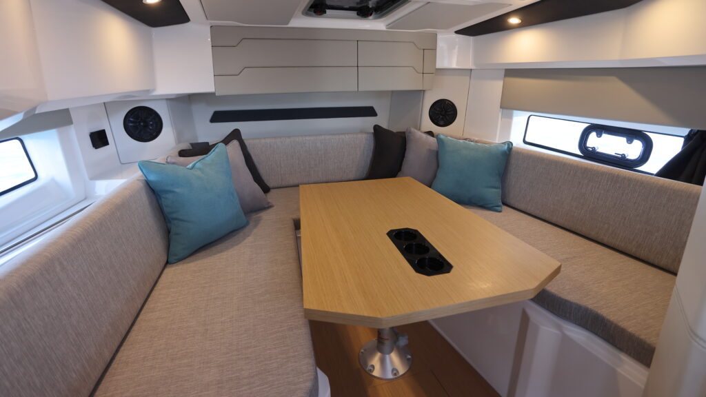 CS10_Interior_020