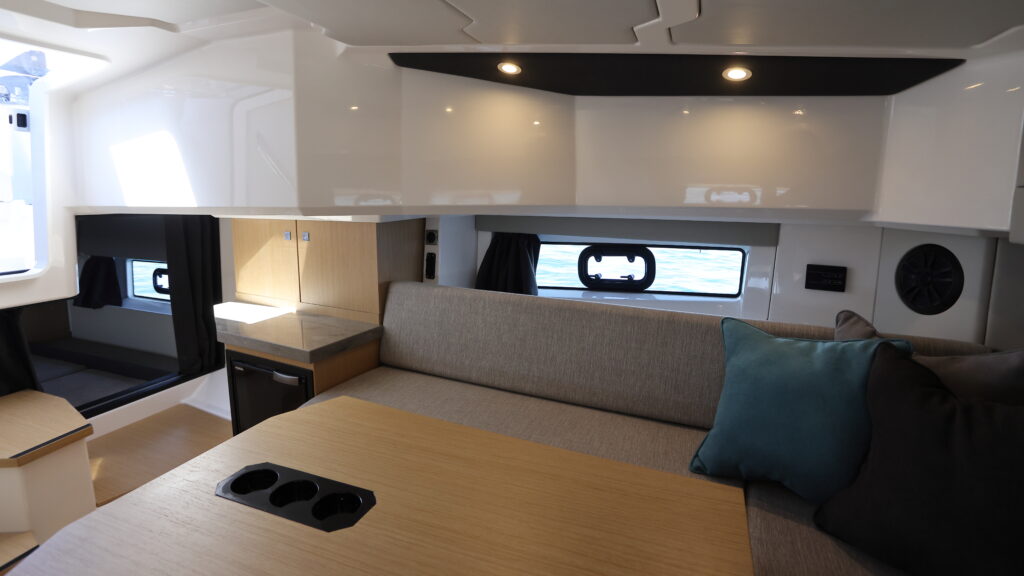 CS10_Interior_030