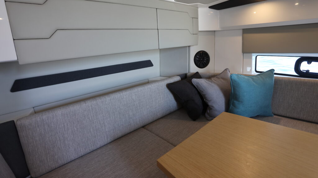 CS10_Interior_050