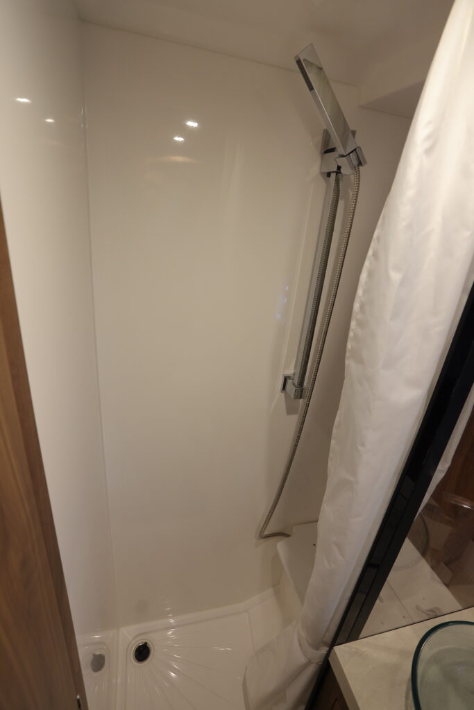 Interior_Cabins_90