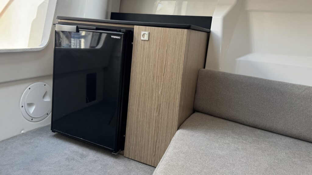 SL742_Interior_020