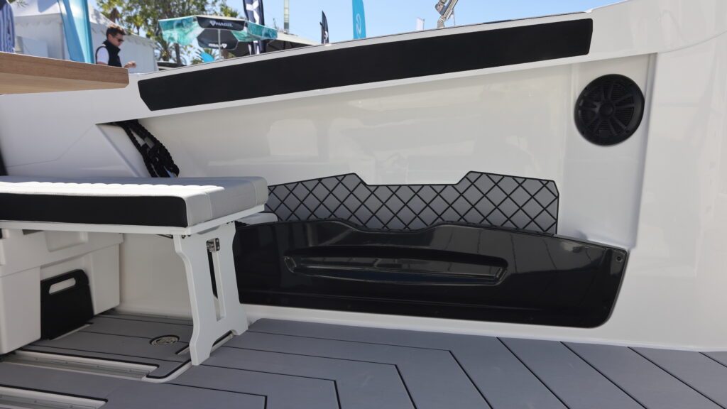 SL902_Exterior_110